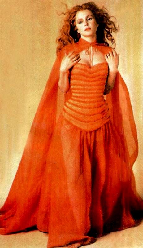 Featured image of post Lucy Westenra Red Dress